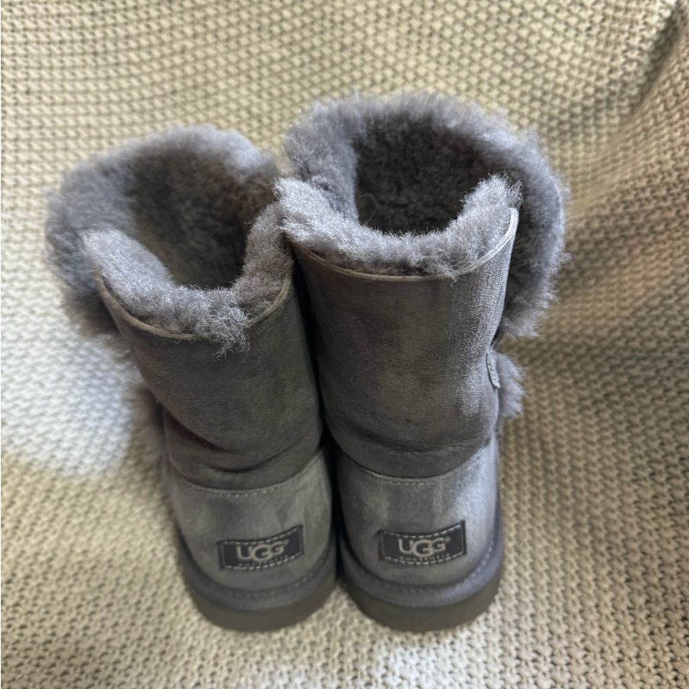 Ugg Short Grey Boots, Size 6‎ - Picture 3 of 6